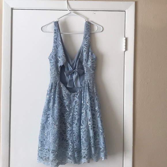 Beautiful perrywinkle Cinderella dress - Picture 5 of 8